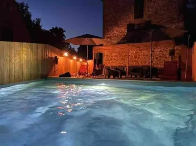 Piscine de l'établissement Maison Vacances 12 pers / Périgord Noir / Piscine ou située à proximité
