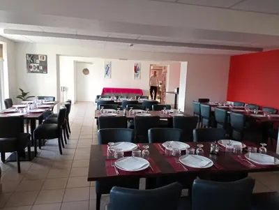 Restaurant ou autre lieu de restauration dans l'établissement Gîte de la Borie de Pourtou