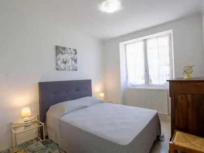 Un ou plusieurs lits dans un hébergement de l'établissement Charmante maison à Borrèze avec parking, proche Sarlat - FR-1-616-357