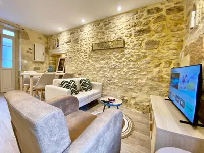 Télévision ou salle de divertissement dans l'établissement Montignac-Lascaux - Les Pierres De Lascaux