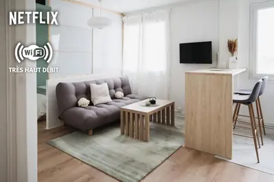 Télévision ou salle de divertissement dans l'établissement Studio Ma - Lumineux et Calme