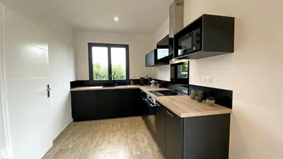 Cuisine ou kitchenette dans l'établissement Appart 'Hôtel BreakIsleBed Limoges CHU & Fac Médecine Pharma à Pied parking gratuit