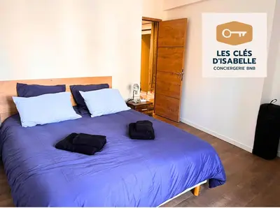 Un ou plusieurs lits dans un hébergement de l'établissement Appartement climatisé avec sa terrasse de 25 M2