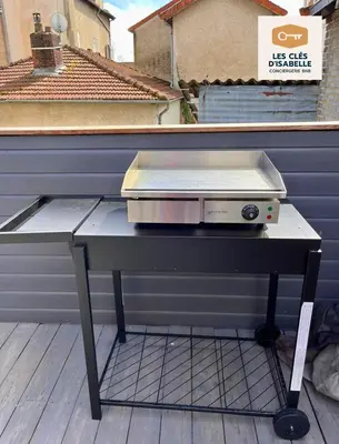 Barbecue disponible mis à disposition des clients de l'appartement