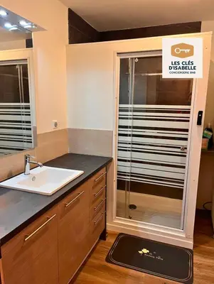 Salle de bains dans l'établissement Appartement climatisé avec sa terrasse de 25 M2