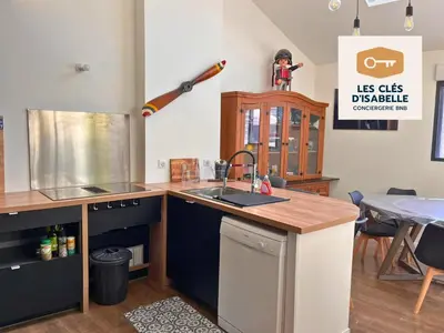 Cuisine ou kitchenette dans l'établissement Appartement climatisé avec sa terrasse de 25 M2