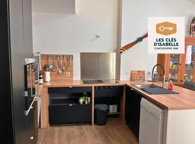 Cuisine ou kitchenette dans l'établissement Appartement climatisé avec sa terrasse de 25 M2