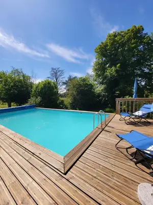 Piscine de l'établissement Trente-Trois Le Nouhaud ou située à proximité