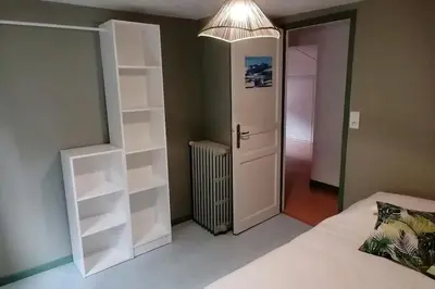 Un ou plusieurs lits dans un hébergement de l'établissement Grande maison au charme chaleureux hiver comme été