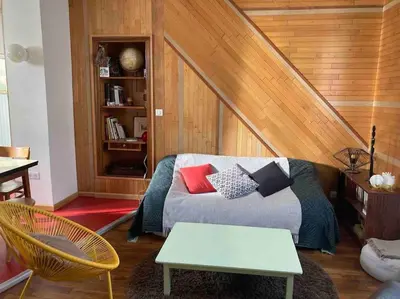 Coin salon dans l'établissement Villanelle maison en centre hyper calme et au vert