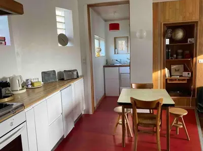 Cuisine ou kitchenette dans l'établissement Villanelle maison en centre hyper calme et au vert