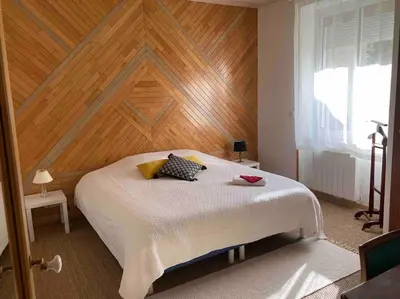 Un ou plusieurs lits dans un hébergement de l'établissement Villanelle maison en centre hyper calme et au vert