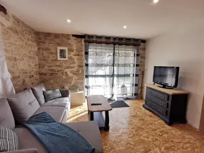 Télévision ou salle de divertissement dans l'établissement Gîte Corrézien 3 pers. Piscine chauffée