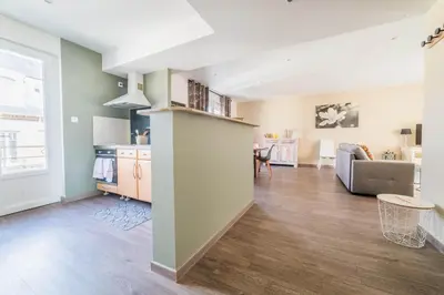 Cuisine ou kitchenette dans l'établissement Le Balcon - 2 Chambres