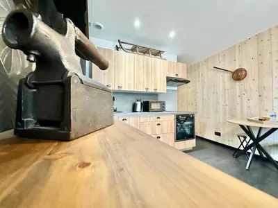 Cuisine ou kitchenette dans l'établissement Le Chalet, central et calme