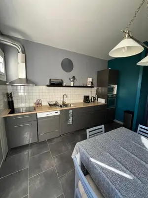 Cuisine ou kitchenette dans l'établissement Maison au bord du lac