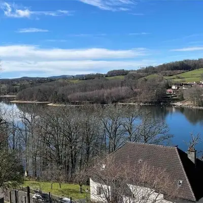 Maison au bord du lac
