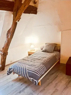 Un ou plusieurs lits dans un hébergement de l'établissement Maison 4ch, 5 lits, terrasse, Terrasson Dordogne, wifi