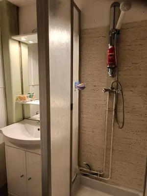 Salle de bains dans l'établissement Studio Mont dore proche funiculaire