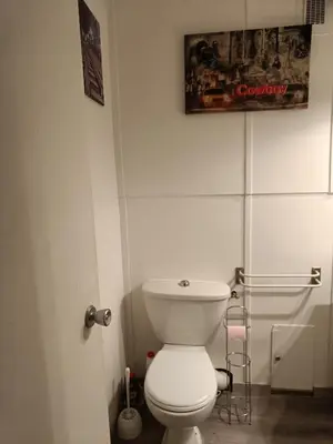 Salle de bains dans l'établissement Studio Mont dore proche funiculaire