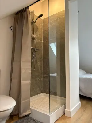 Salle de bains dans l'établissement Charmant Appt Duplex - 8 Personnes