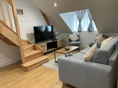 Télévision ou salle de divertissement dans l'établissement Charmant Appt Duplex - 8 Personnes