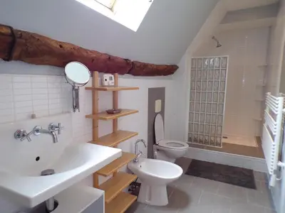 Salle de bains dans l'établissement Le Chant des Ifs