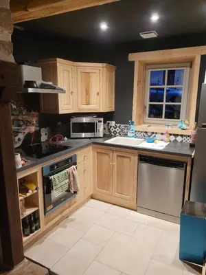 Cuisine ou kitchenette dans l'établissement Les Forsythias