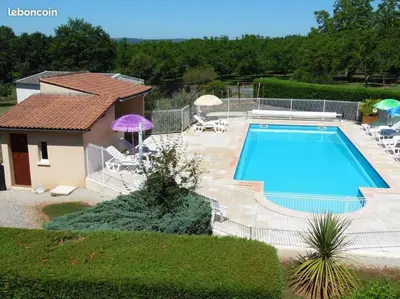 Piscine de l'établissement Le Chardonnay - Gîte - Lot (vallée de la Dordogne) ou située à proximité