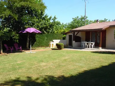 Jardin de l'établissement Le Chardonnay - Gîte - Lot (vallée de la Dordogne)