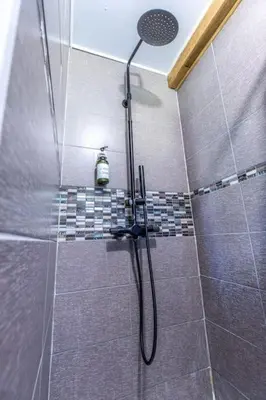 Salle de bains dans l'établissement Maison 12 Couchages tout confort - 11B Vialle St Gene