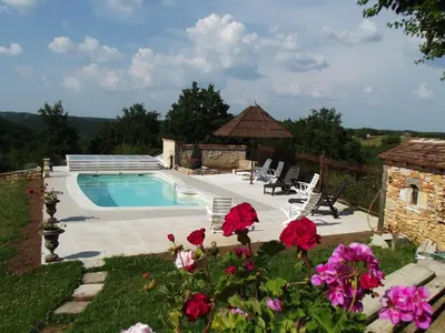 Piscine de l'établissement Domaine des 3 vallee dordogne ou située à proximité