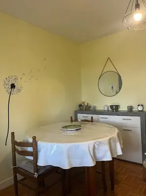 Cuisine ou kitchenette dans l'établissement La maison de Lili proche d'Aurillac