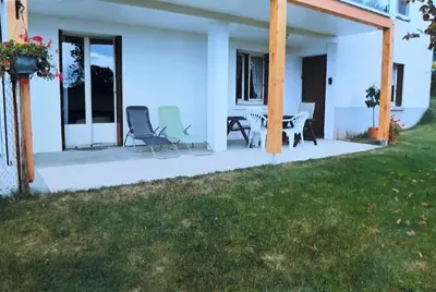 Jardin de l'établissement La maison de Lili proche d'Aurillac