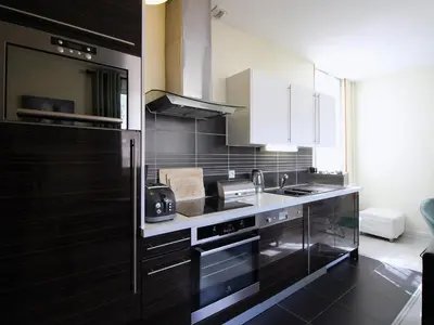 Cuisine ou kitchenette dans l'établissement T3 duplex avec parking à La Bourboule - FR-1-608-269