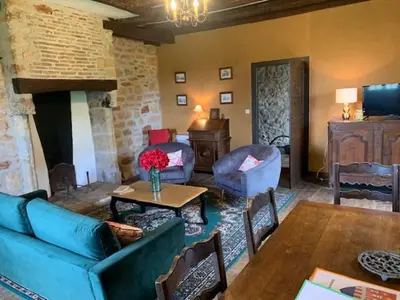 Télévision ou salle de divertissement dans l'établissement Maison du Chapitre