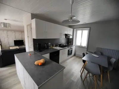 Cuisine ou kitchenette dans l'établissement Maison périgourdine au calme
