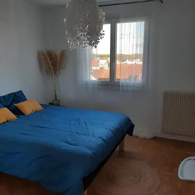 Un ou plusieurs lits dans un hébergement de l'établissement Appartement clair et rénové proche centre