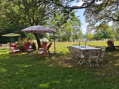Jardin de l'établissement Manoir de famille proche lac