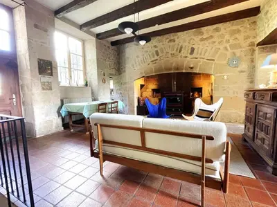Coin salon dans l'établissement Manoir de famille proche lac
