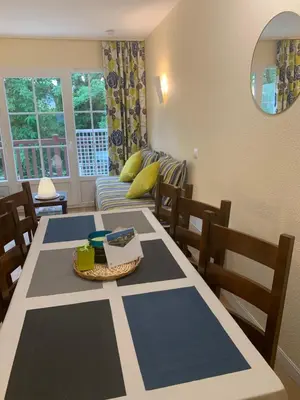 Coin salon dans l'établissement Superbe duplex les belles Rives Argentat bords Dordogne avec wifi