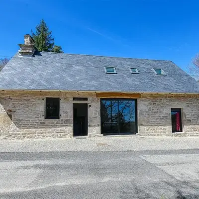 Gîte Theillac - Maison au calme avec beau jardin