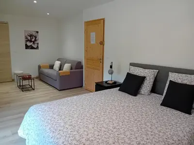 Un ou plusieurs lits dans un hébergement de l'établissement La Bergerie de Chantemille - Chambre d'hôtes familiale les Dahlias - jacuzzi, piscine