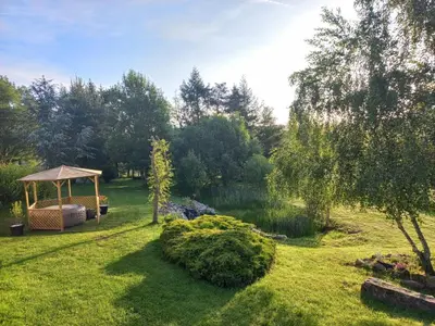 Jardin de l'établissement La Bergerie de Chantemille - Chambre d'hôtes familiale les Dahlias - jacuzzi, piscine