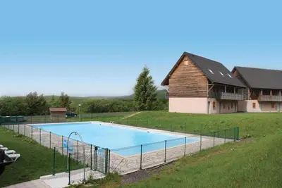 Piscine de l'établissement appartement dans station Super Besse 4ou5 pers piscine ou située à proximité