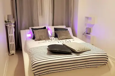 Un ou plusieurs lits dans un hébergement de l'établissement Quartier des emailleurs-T4 avec balcon et garage