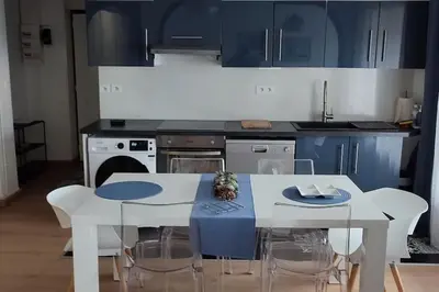 Cuisine ou kitchenette dans l'établissement Quartier des emailleurs-T4 avec balcon et garage
