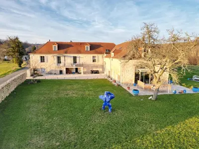Piscine de l'établissement La Résidence Périgourdine Meublé Tourisme 5 étoiles Luxe ou située à proximité