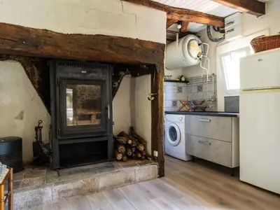 Cuisine ou kitchenette dans l'établissement Holiday Home Roucan by Interhome