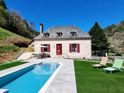 Piscine de l'établissement Gîte de France L'air du paradis 3 épis - Gîte de France 6 personnes MAE-6344 ou située à proximité